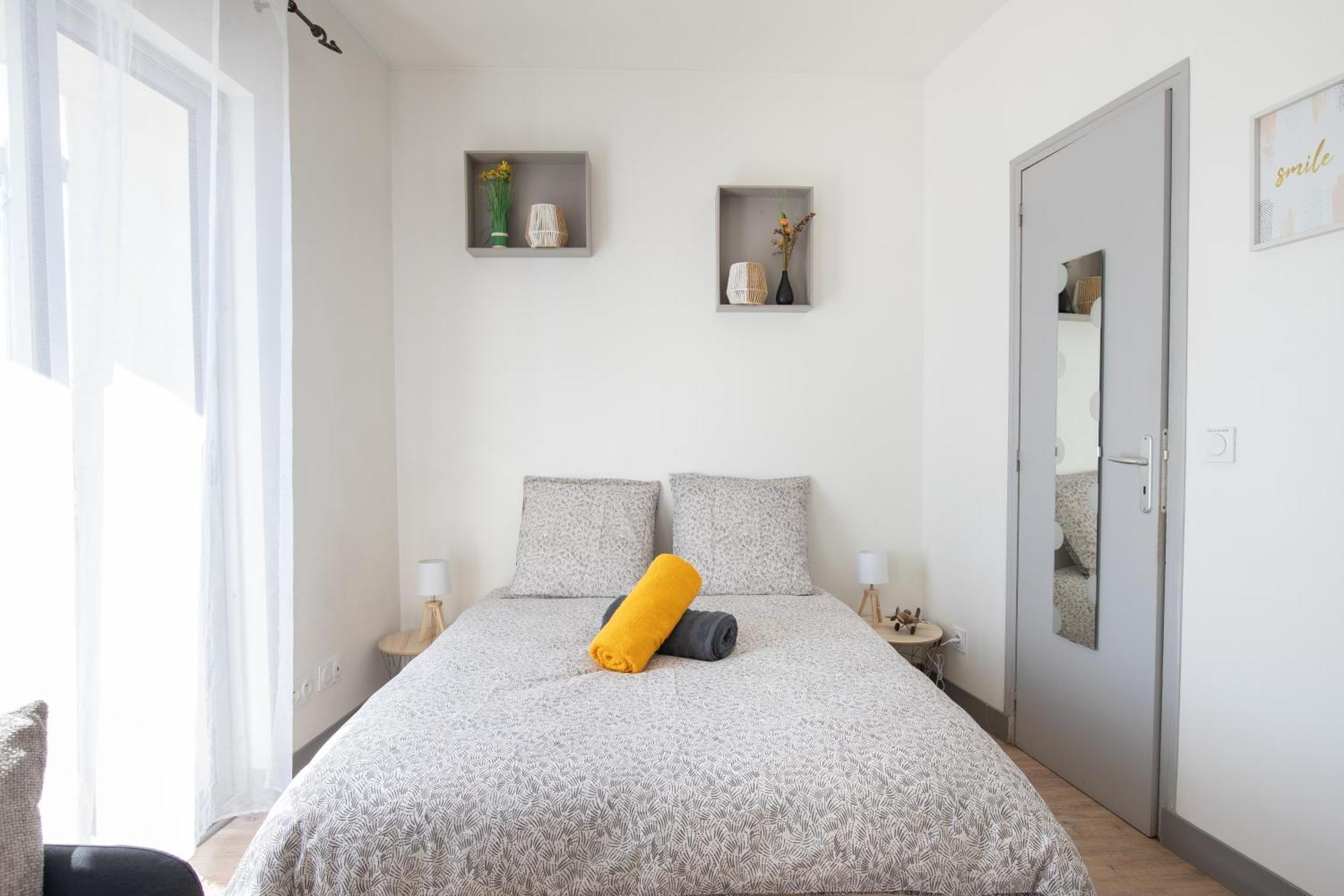 Le Partage Des Eaux - 4 Couchages - Hypercentre - Clim - Wifi Apartment L'Isle-sur-la-Sorgue Exterior photo